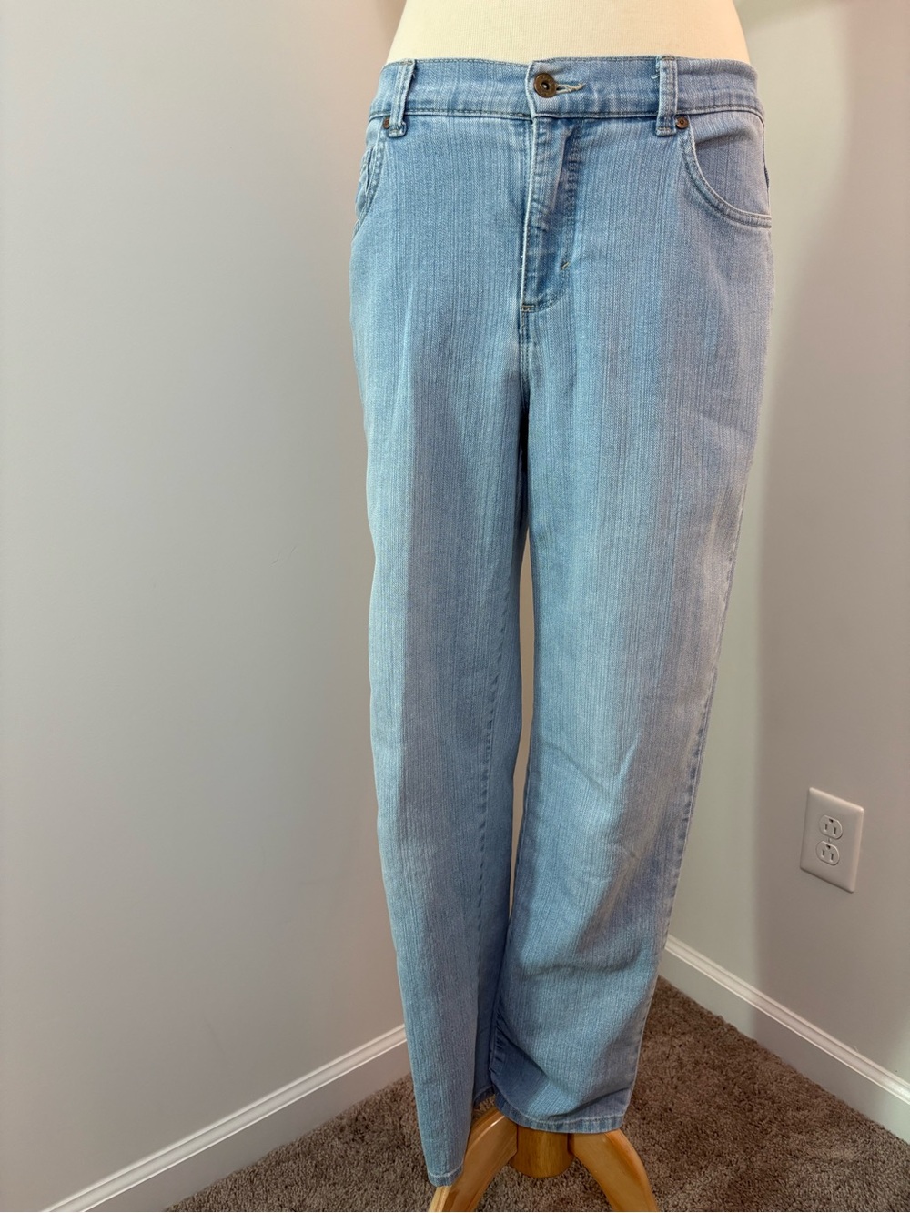 Gloria Vanderbilt Light Blue Straight-Leg Jeans
